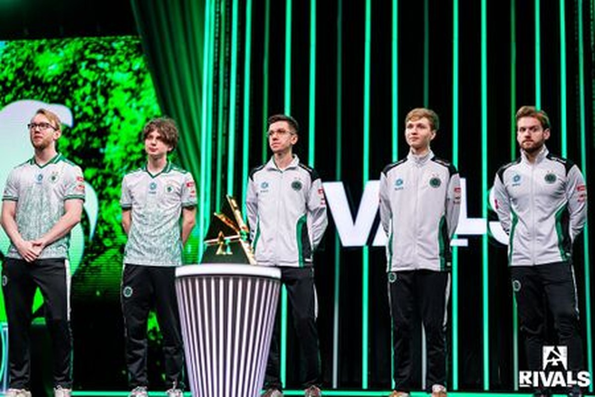 Team Falcons no BLAST Rivals Fall 2025, com técnico zonic