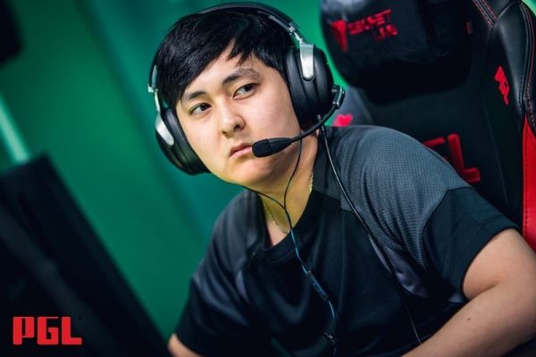 PARIVISION contrata HObbit para o lugar de BELCHONOKK no elenco de CS2 - CarpanoCS