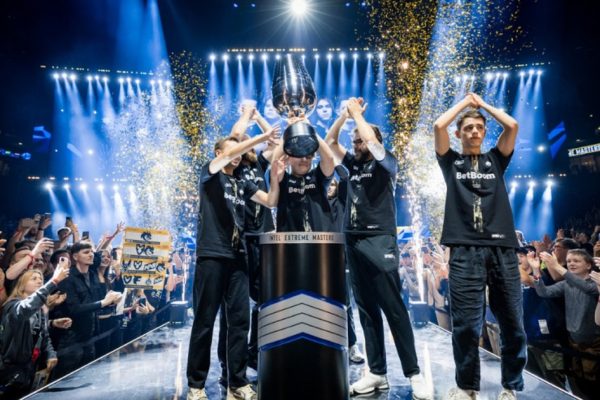IEM Cologne Major 2026 - LANXESS Arena lotada durante semifinal entre Spirit e Falcons
