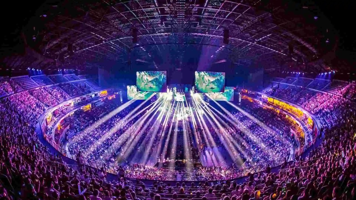 Arena do IEM Cologne Major 2026 com torcida durante o evento que se tornou o mais assistido da história do Counter-Strike