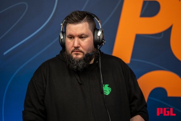 zonic, tecnico do Falcons, durante o IEM Cologne Major 2026